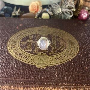 Elegant vintage Silver Ring with moonstone